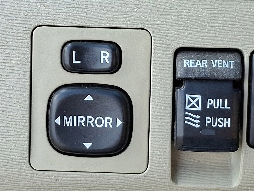 Used 2014 Toyota Sienna XLE image 22