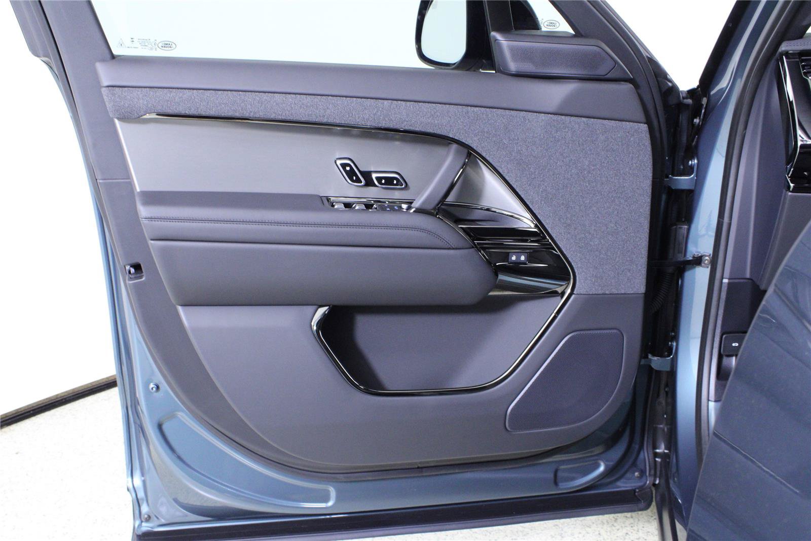 New 2026 Land Rover Range Rover Sport SE AWD/4WD image 15
