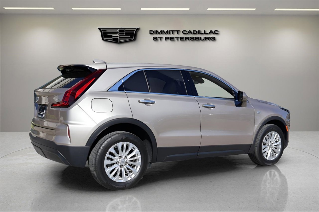 Used 2024 Cadillac XT4 Luxury w/ Cold Weather Package image 5