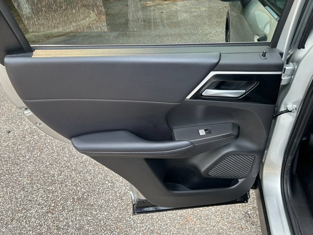 Used 2024 Mitsubishi Outlander SE FWD image 25