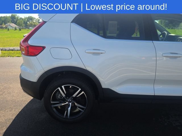 Used 2023 Volvo XC40 B5 Plus AWD/4WD image 8