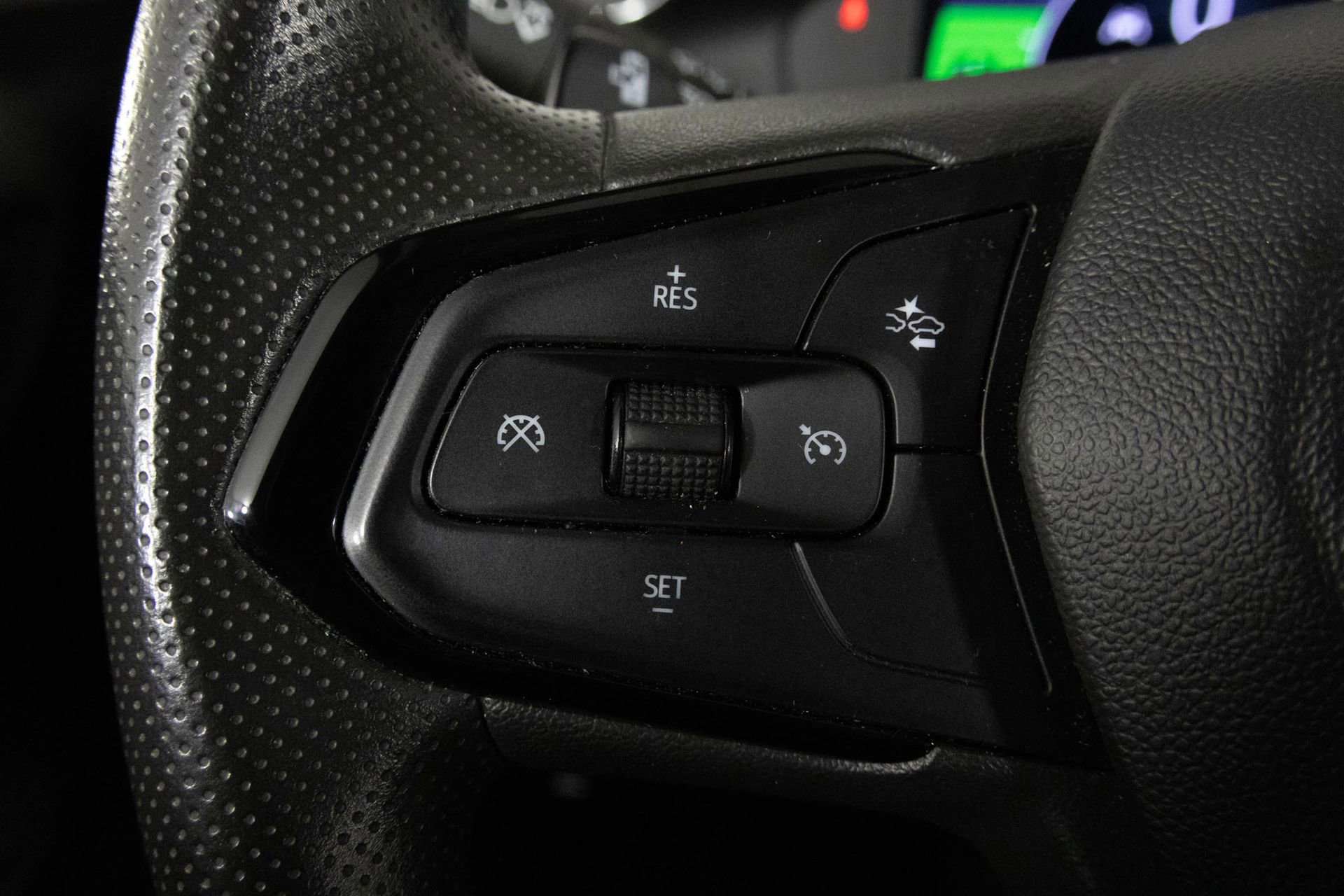 Certified 2023 Chevrolet Bolt EUV LT image 30