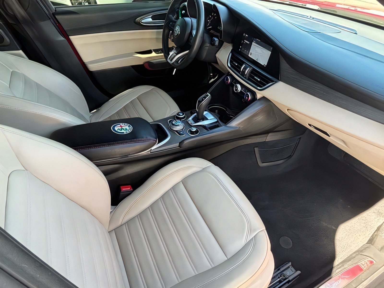 Used 2023 Alfa Romeo Giulia w/ Quick Order Package 22Z Lusso image 31