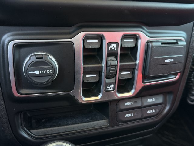Used 2020 Jeep Gladiator Sport w/ Quick Order Package 24S AWD/4WD image 18