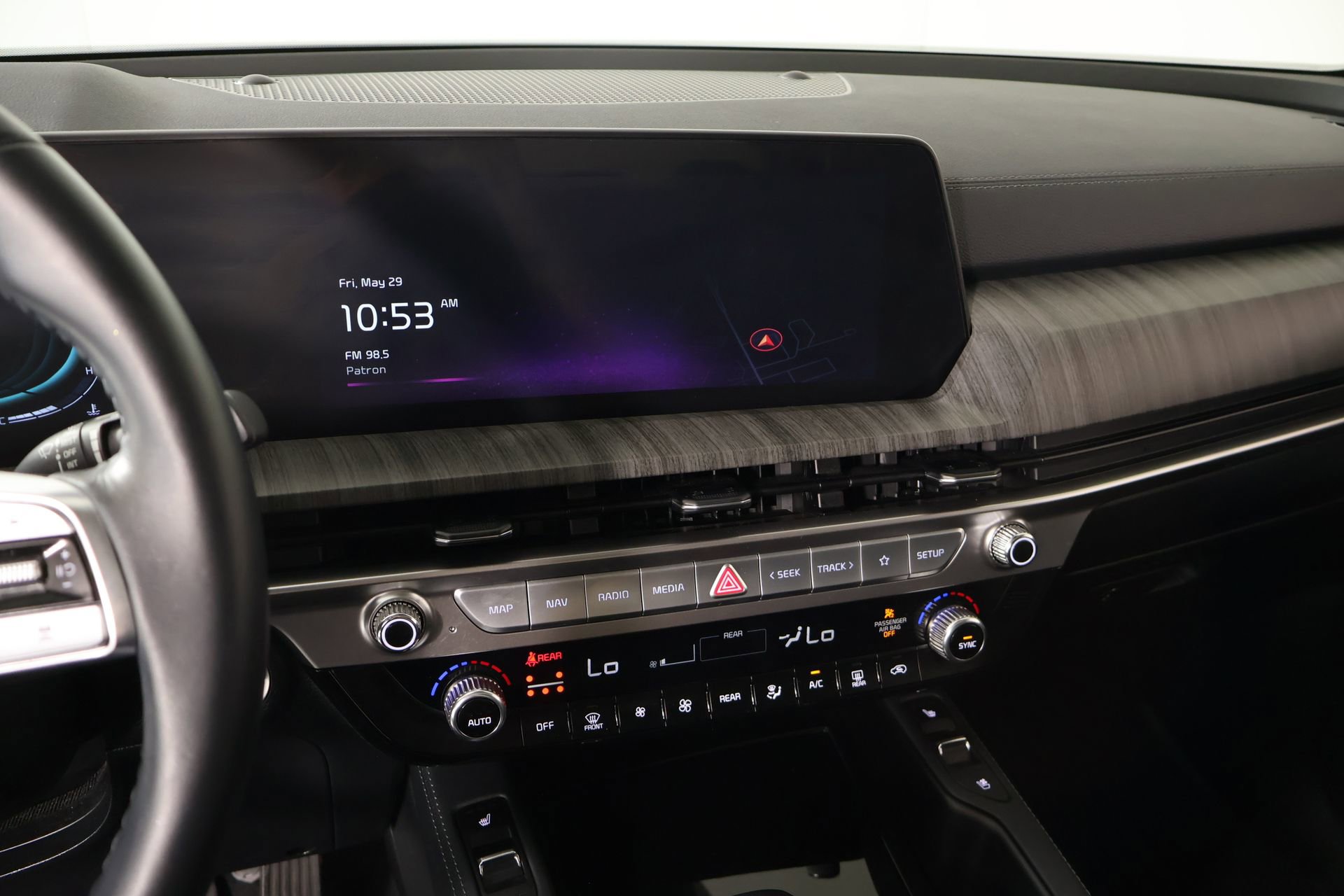 Used 2024 Kia Telluride EX w/ EX Captain's Chair Package FWD image 5