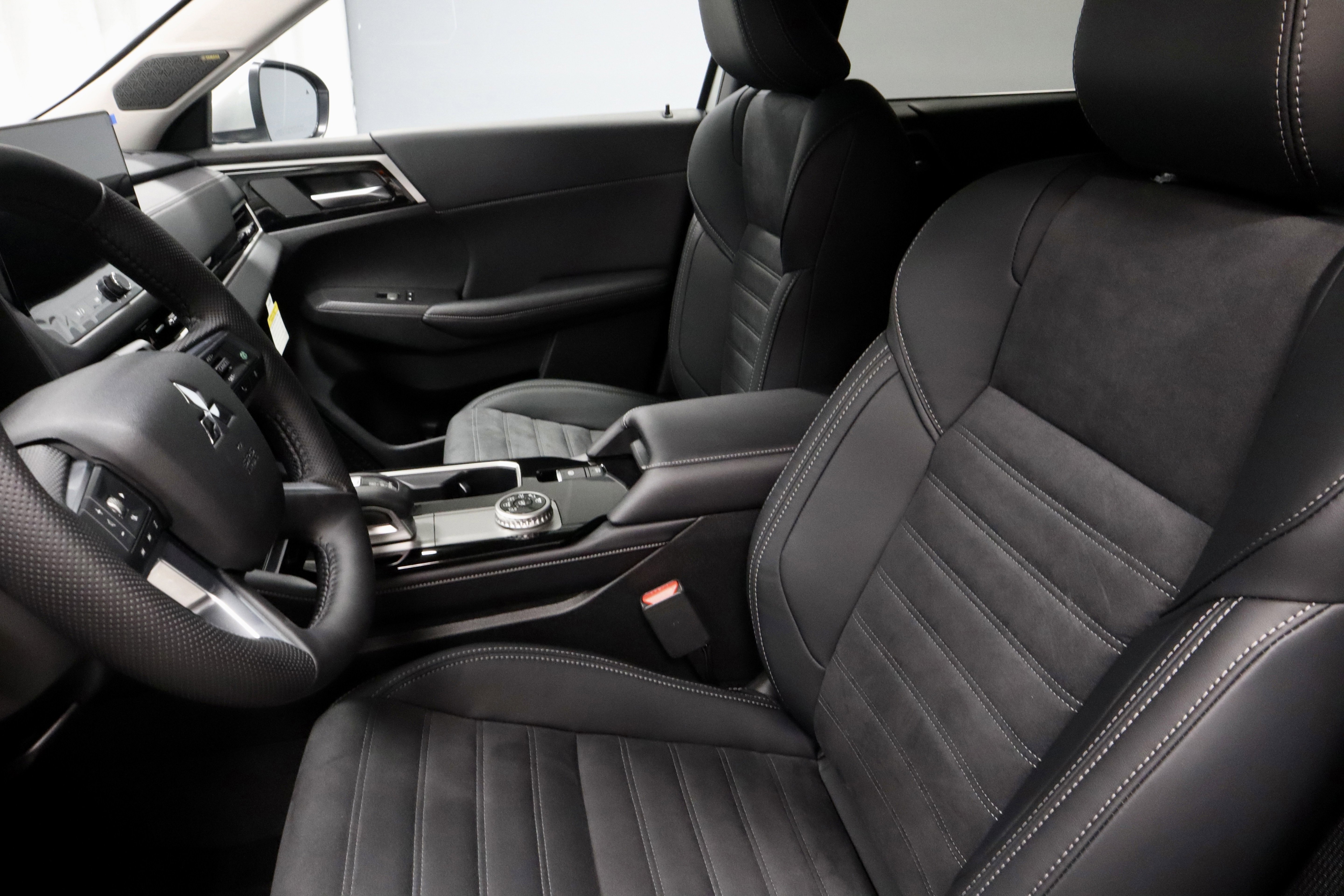 New 2026 Mitsubishi Outlander SE image 16