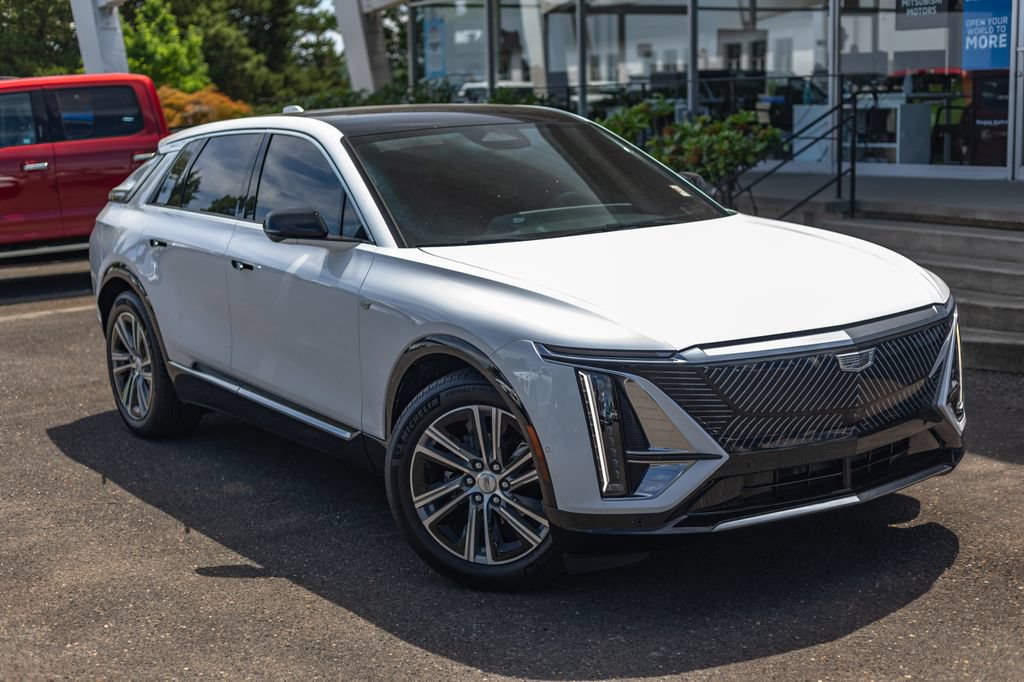 Used 2024 Cadillac Lyriq Luxury RWD image 2