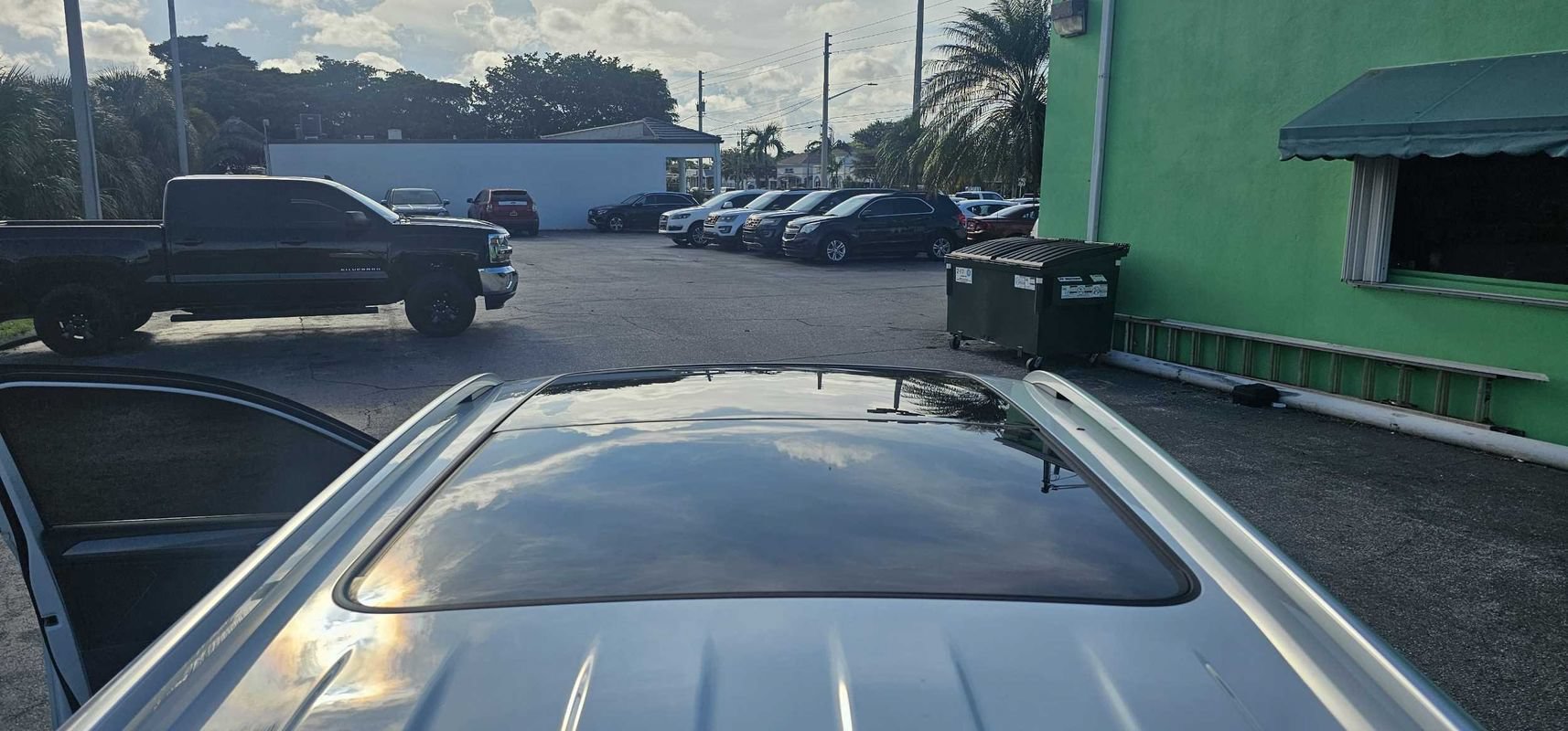 Used 2024 Volkswagen Tiguan SE w/ Panoramic Sunroof Package FWD image 13