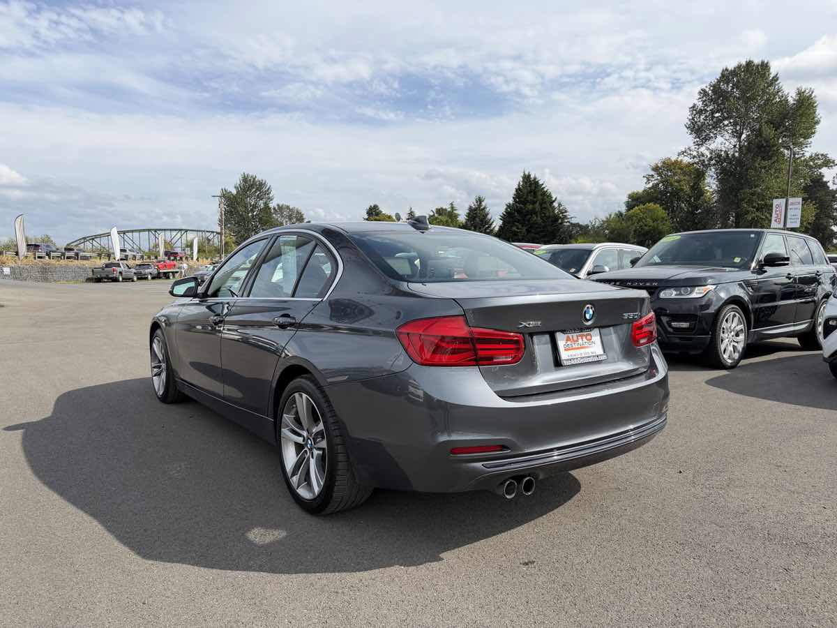 Used 2018 BMW 330i xDrive Sedan AWD/4WD image 6