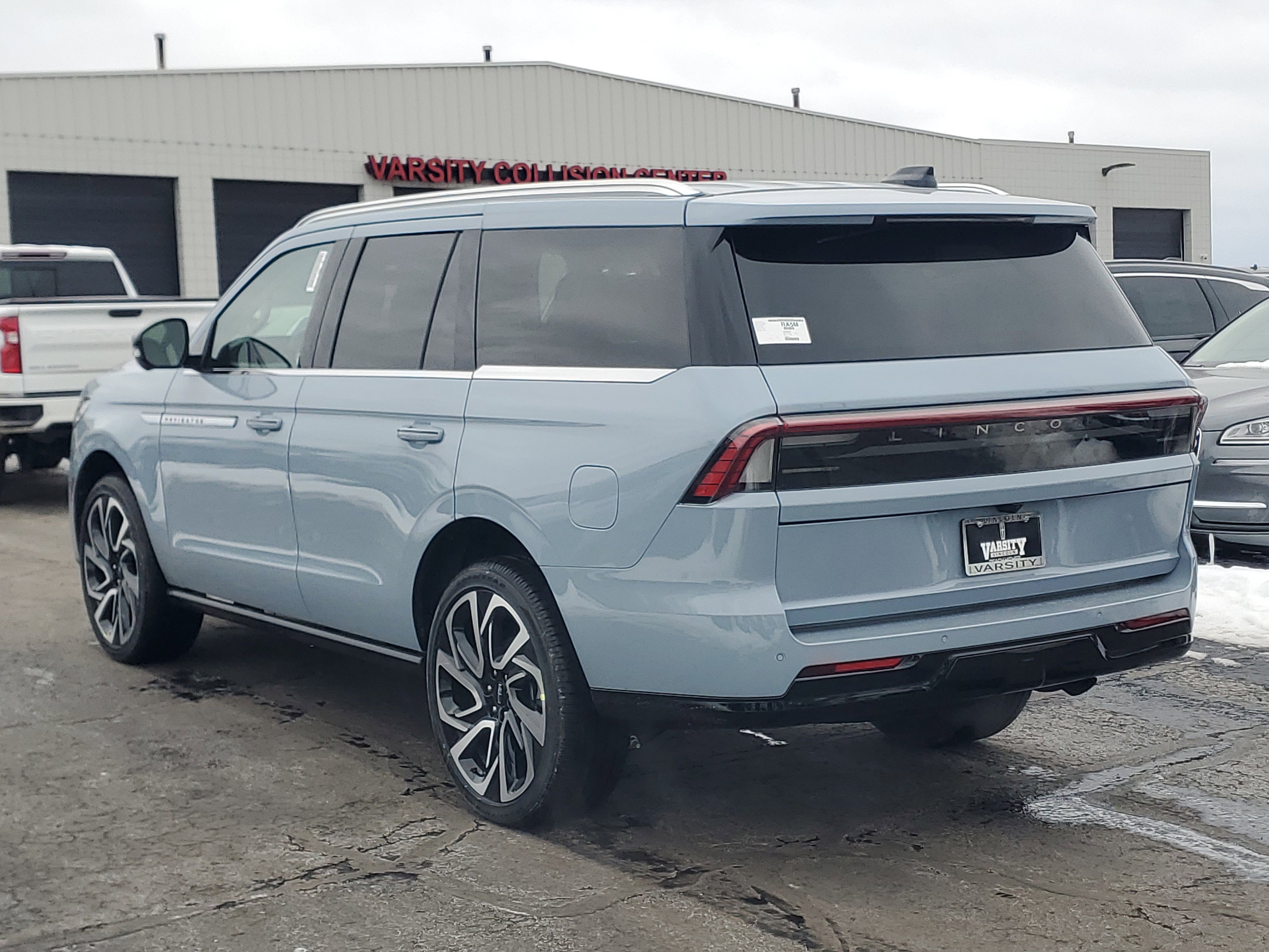 New 2026 Lincoln Navigator Reserve image 3