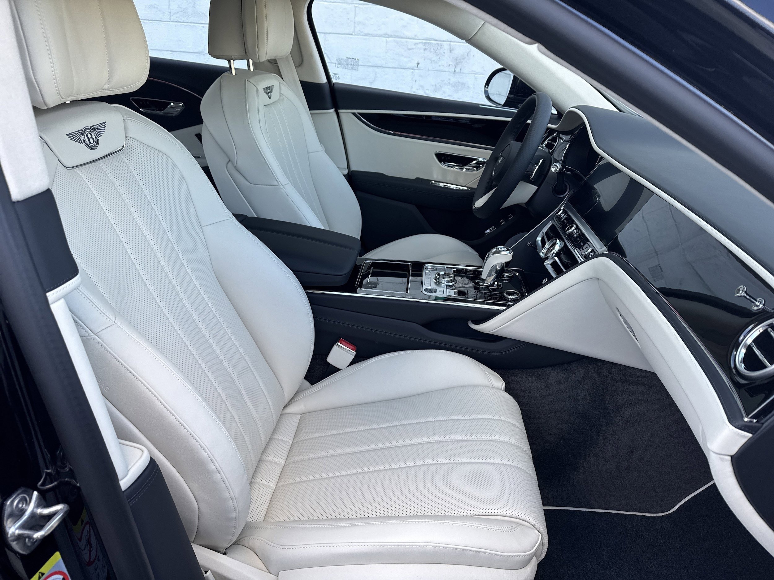 New 2026 Bentley Flying Spur Plug-In Hybrid image 2