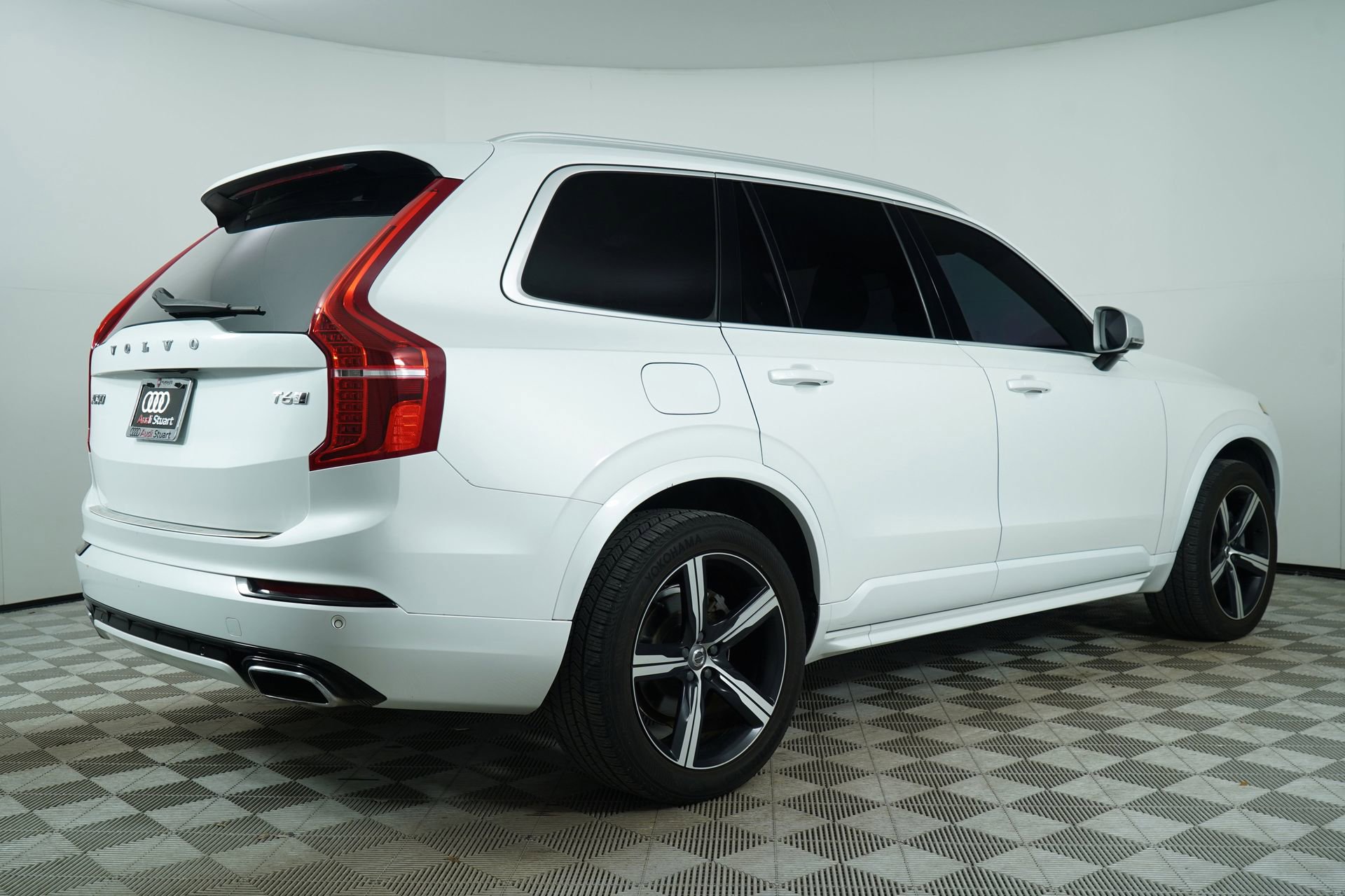 Used 2016 Volvo XC90 T6 R-Design w/ Protection Package Plus image 11