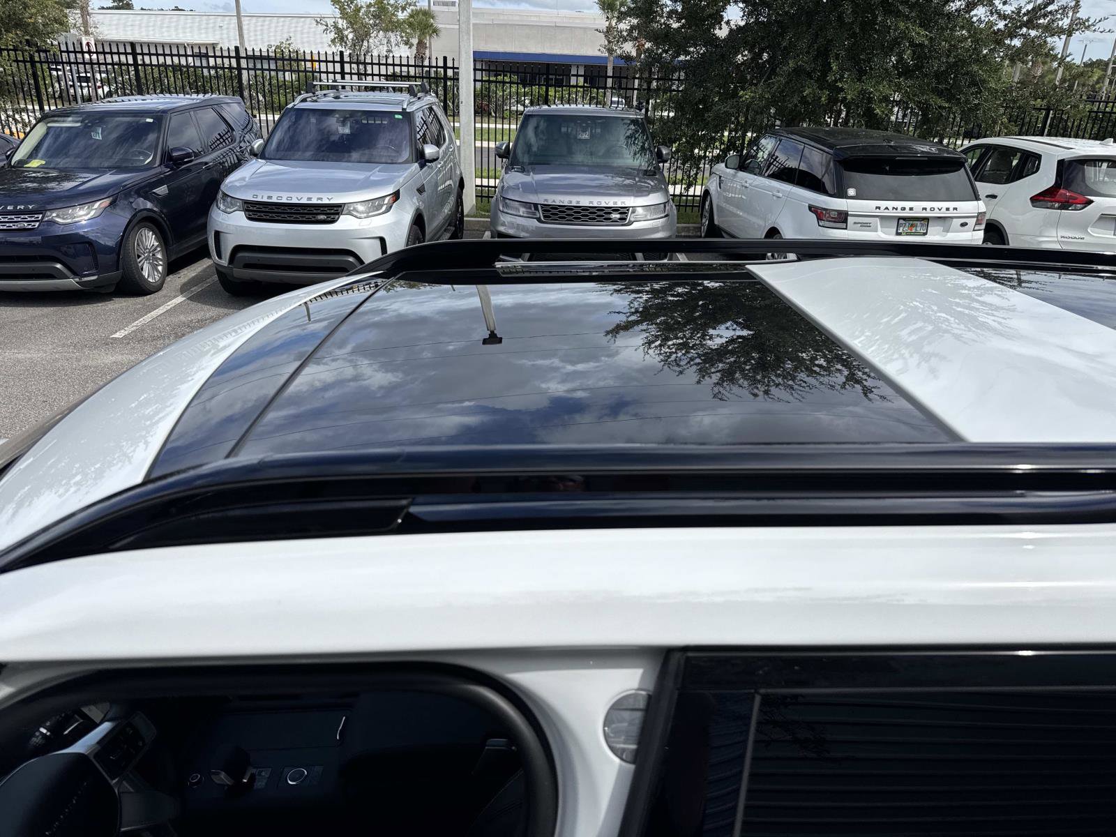 Certified 2025 Land Rover Discovery S image 34