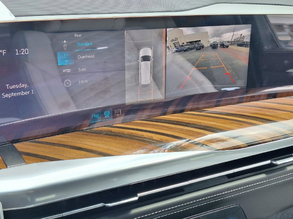 New 2026 Cadillac Escalade Platinum Luxury AWD/4WD image 18