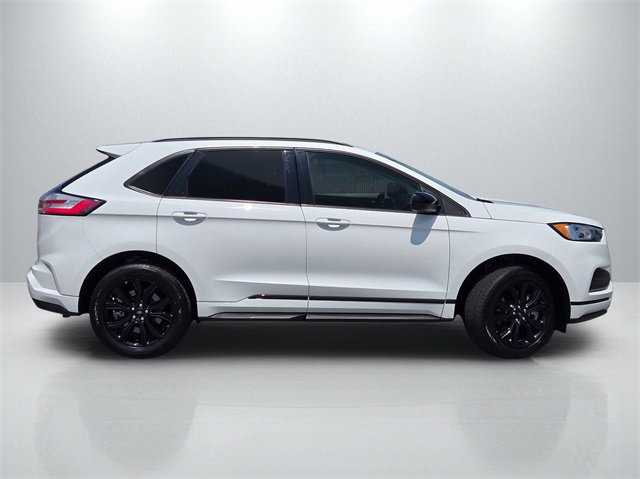 Used 2024 Ford Edge SE w/ Black Appearance Package image 4