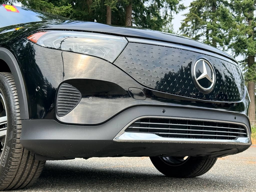 Used 2024 Mercedes-Benz EQB 250+ w/ Winter Package image 30