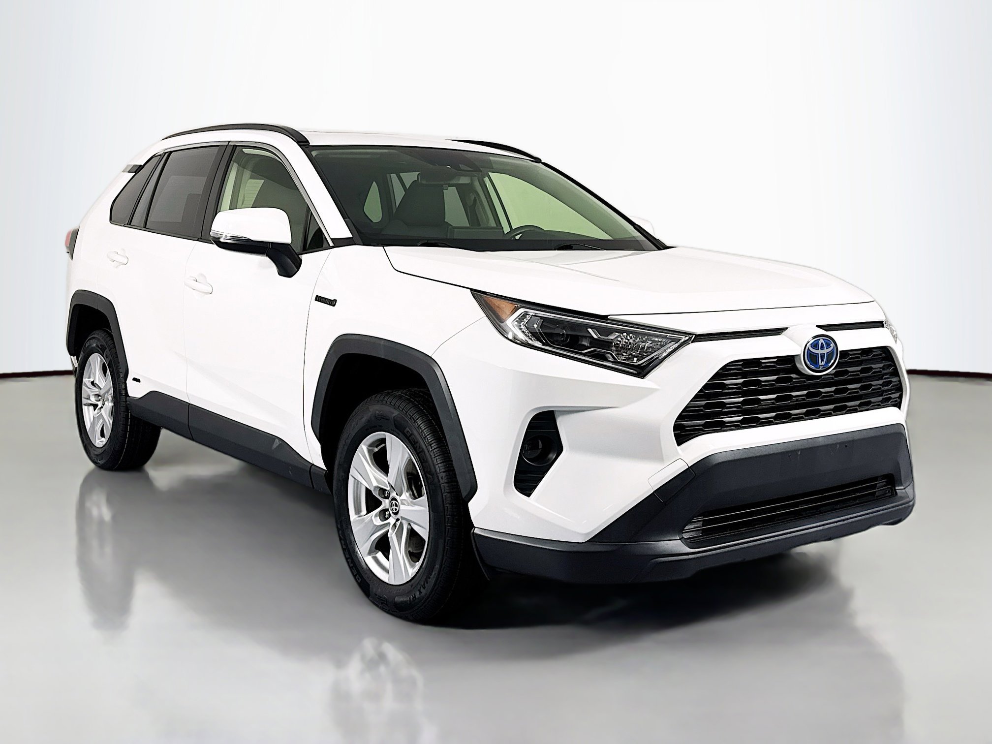 Used 2020 Toyota RAV4 XLE image 3