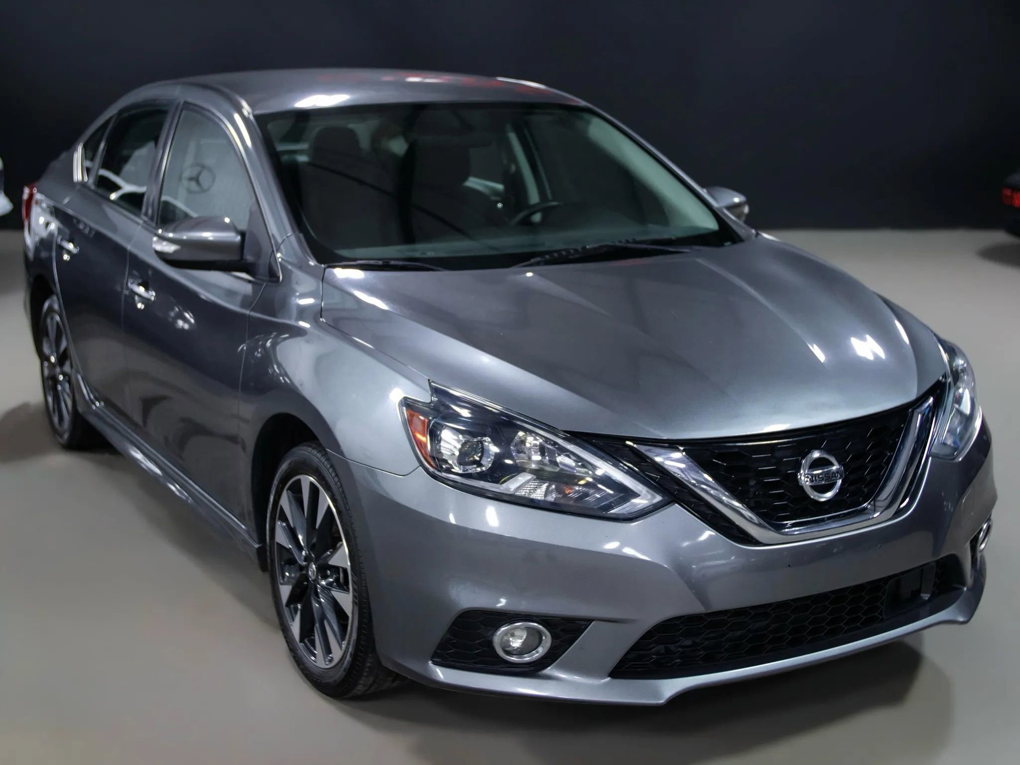 Used 2019 Nissan Sentra SR FWD image 2