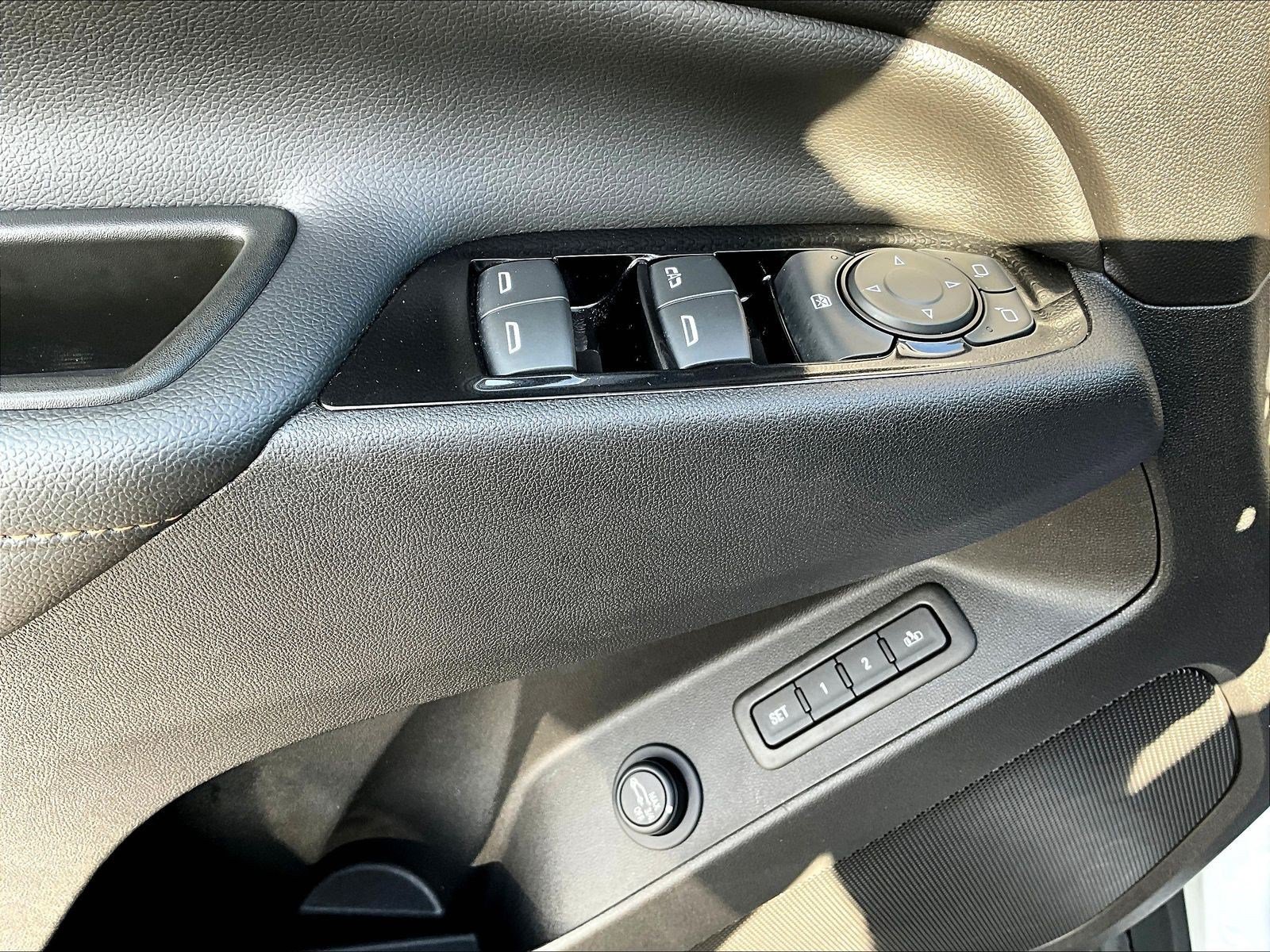 Used 2023 Chevrolet Equinox Premier FWD image 37