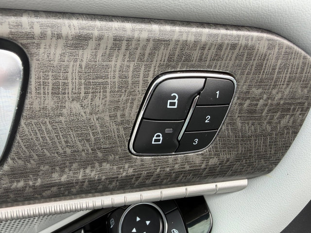 Used 2025 Ford Explorer Platinum AWD/4WD image 31