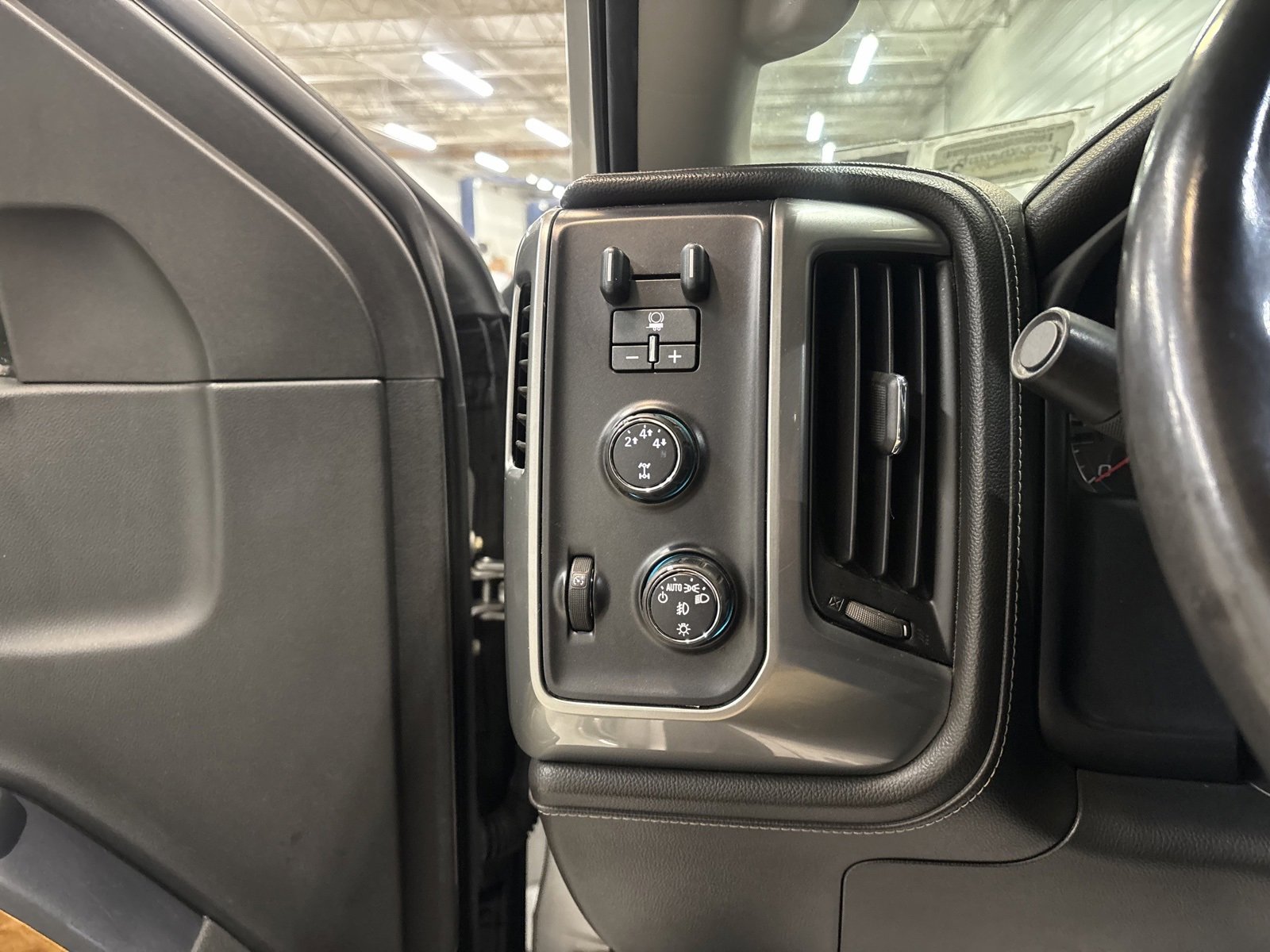 Used 2015 Chevrolet Silverado 2500 LTZ image 16