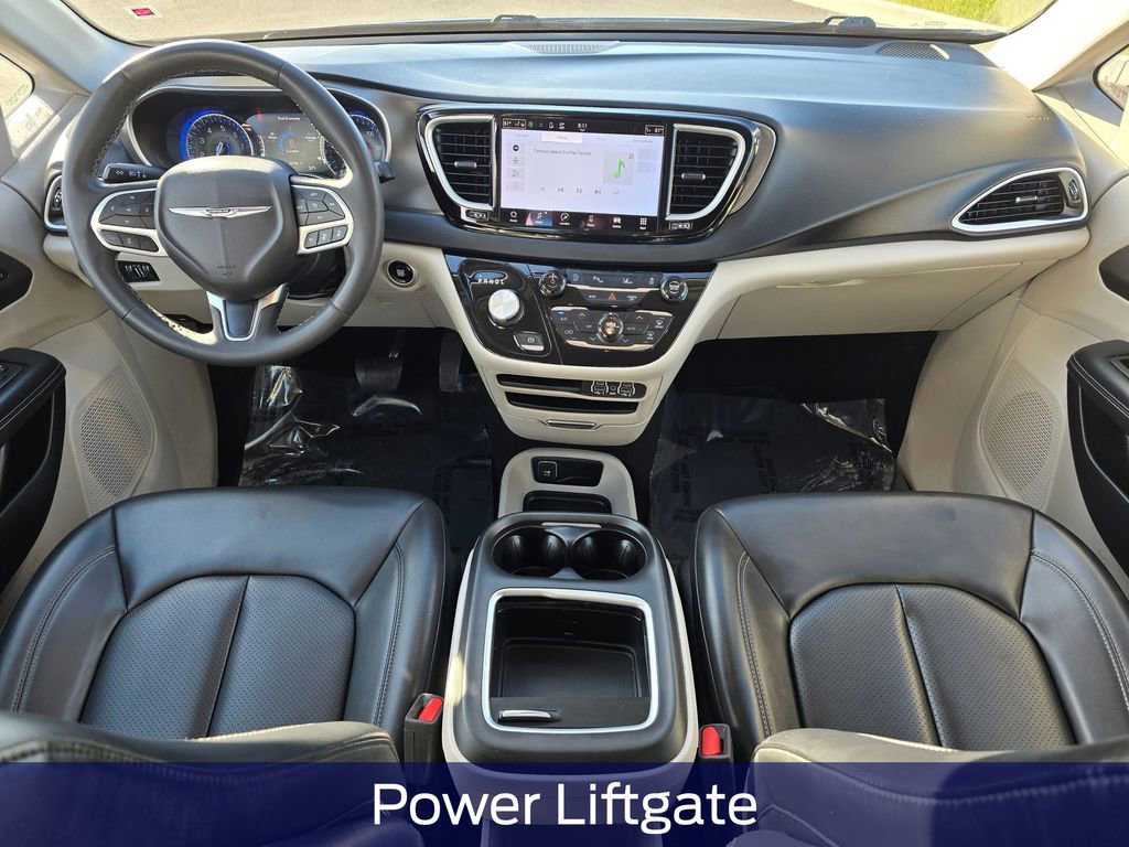 Used 2023 Chrysler Pacifica Touring-L FWD image 11