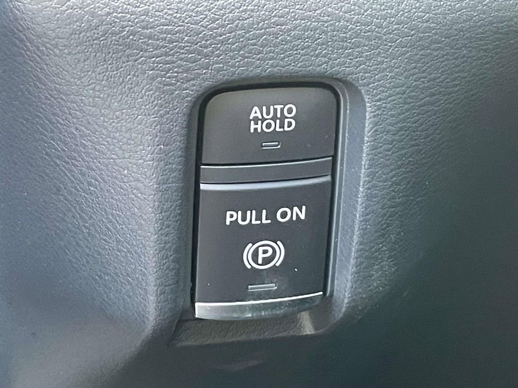 Used 2025 Nissan Armada SL image 18