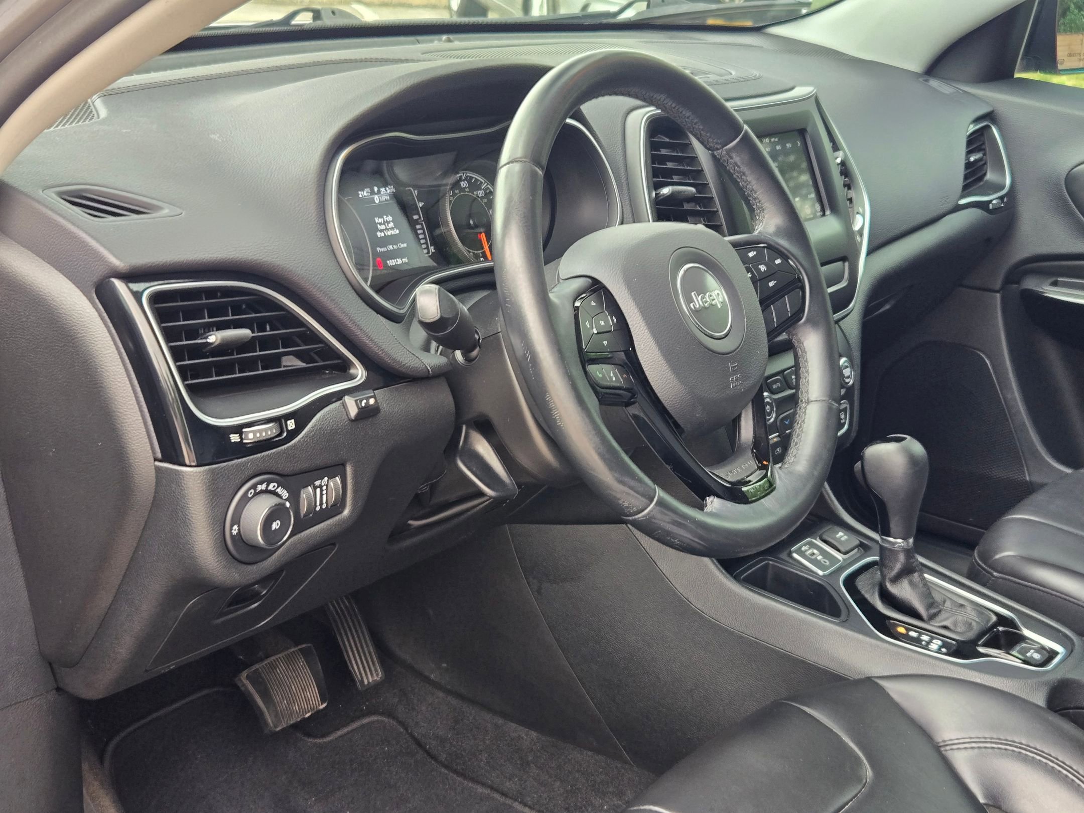 Used 2019 Jeep Cherokee Latitude Plus FWD image 9