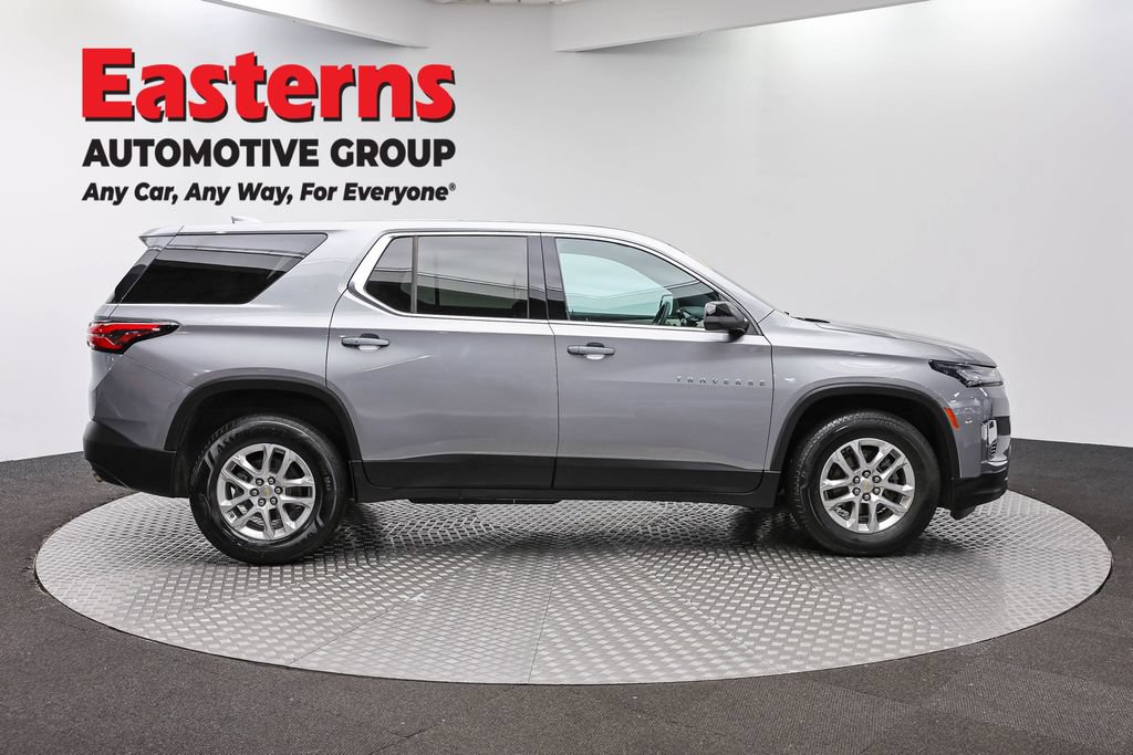 Used 2023 Chevrolet Traverse LS FWD image 4