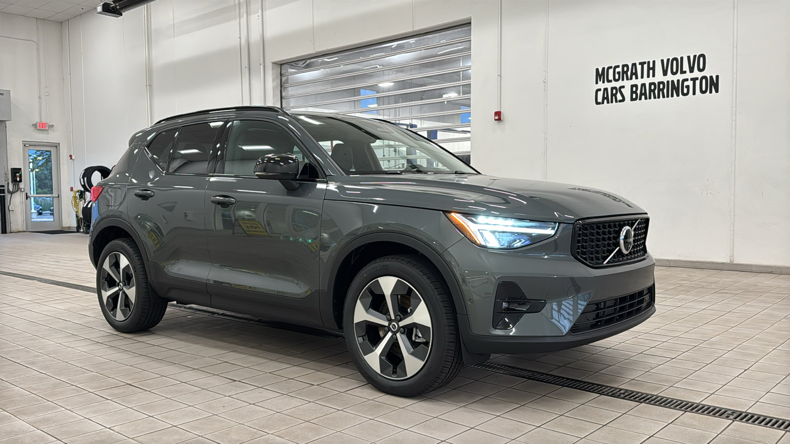 New 2026 Volvo XC40 B5 Plus w/ Protection Package Premier AWD/4WD image 3