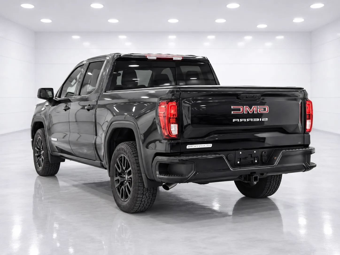 Used 2025 GMC Sierra 1500 Elevation AWD/4WD image 3