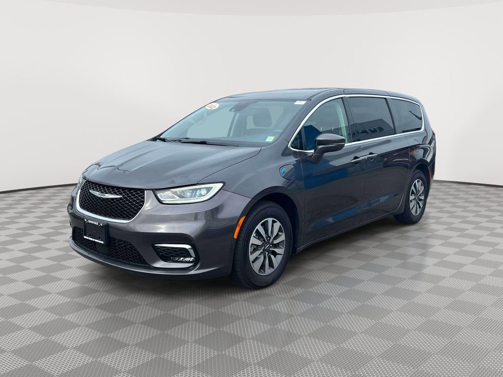 Used 2022 Chrysler Pacifica Touring-L FWD image 3