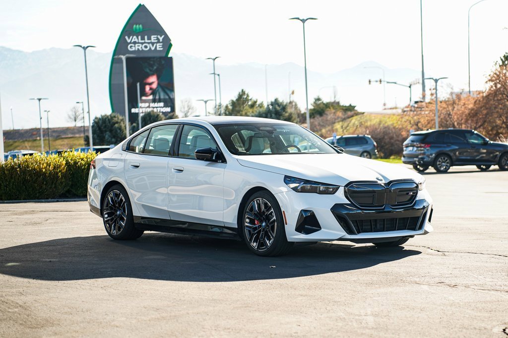 Used 2025 BMW i5 M60 w/ Executive Package image 3