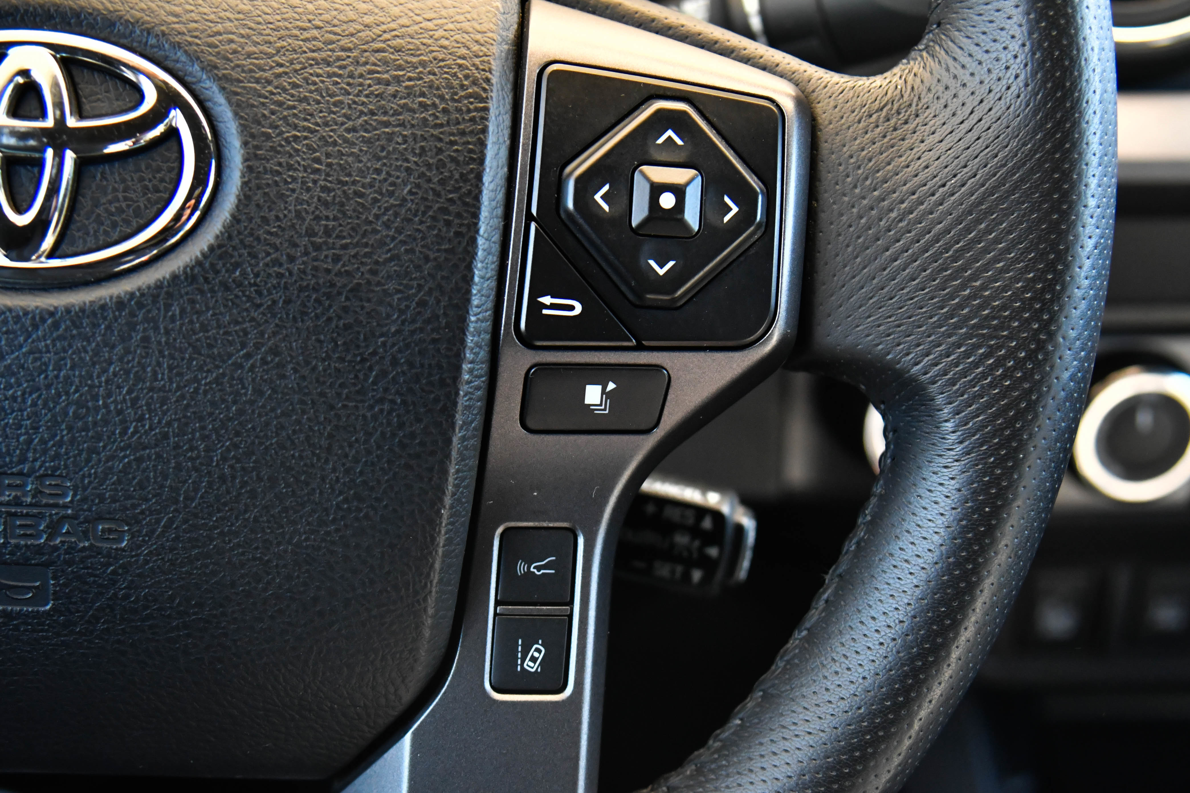 Used 2023 Toyota Tacoma TRD Off-Road w/ Technology Package image 29