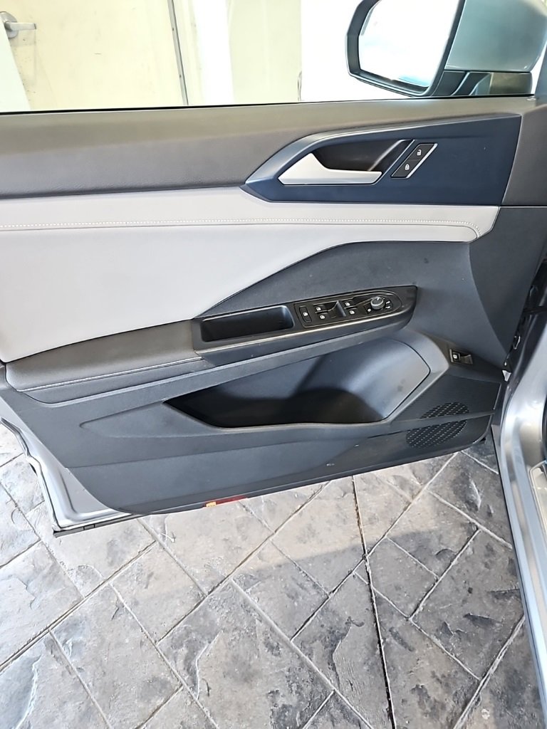 Used 2024 Volkswagen Taos SE image 24