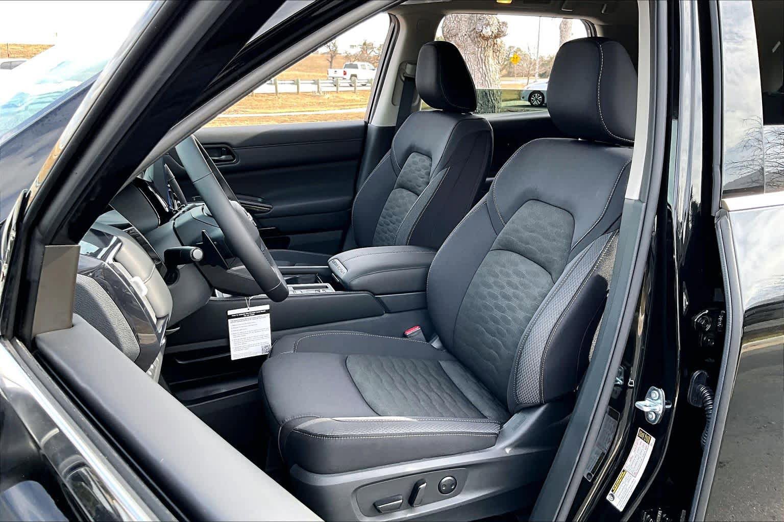 New 2026 Nissan Pathfinder SV image 9