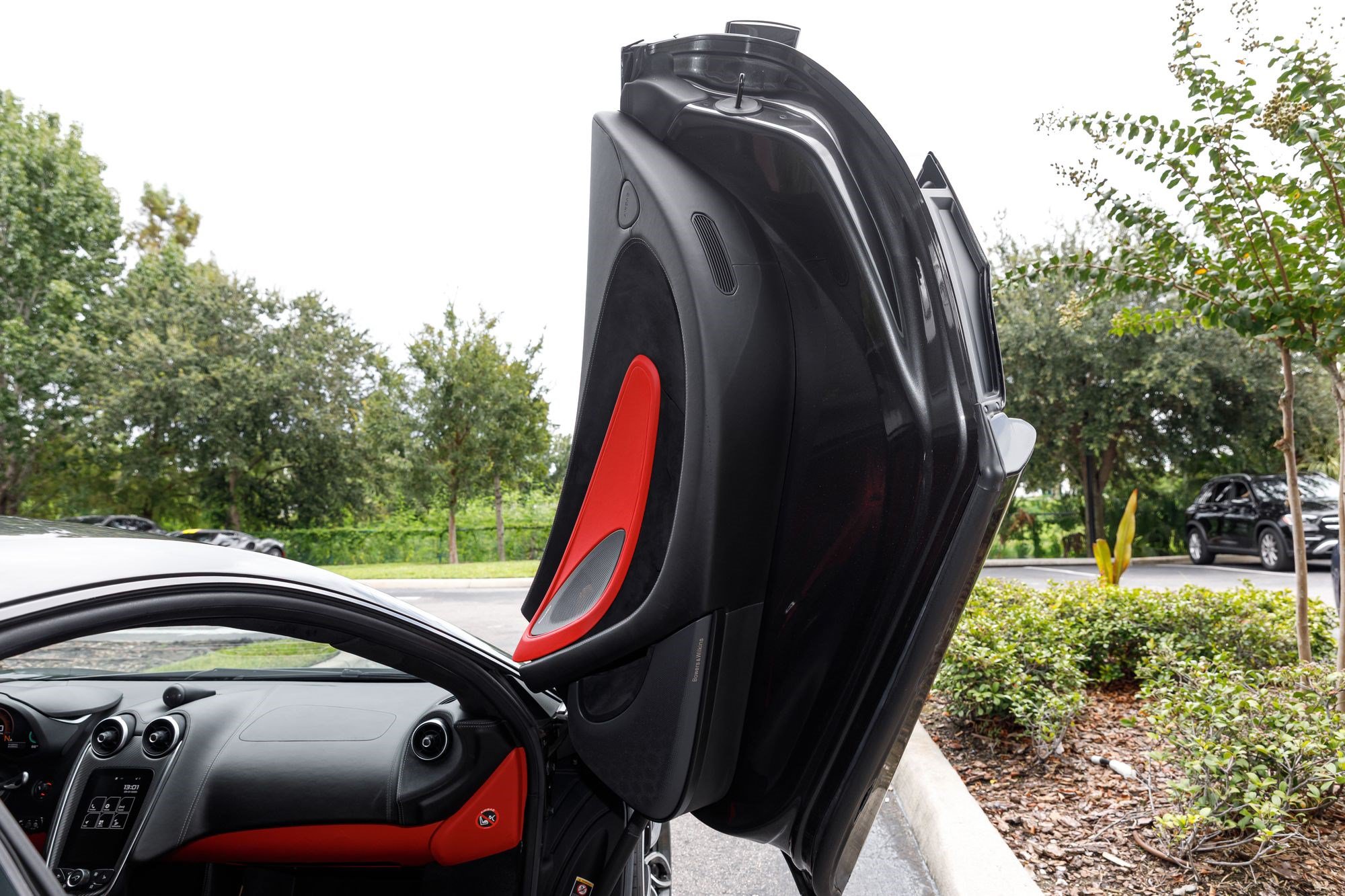Used 2019 McLaren 570S Coupe RWD image 32
