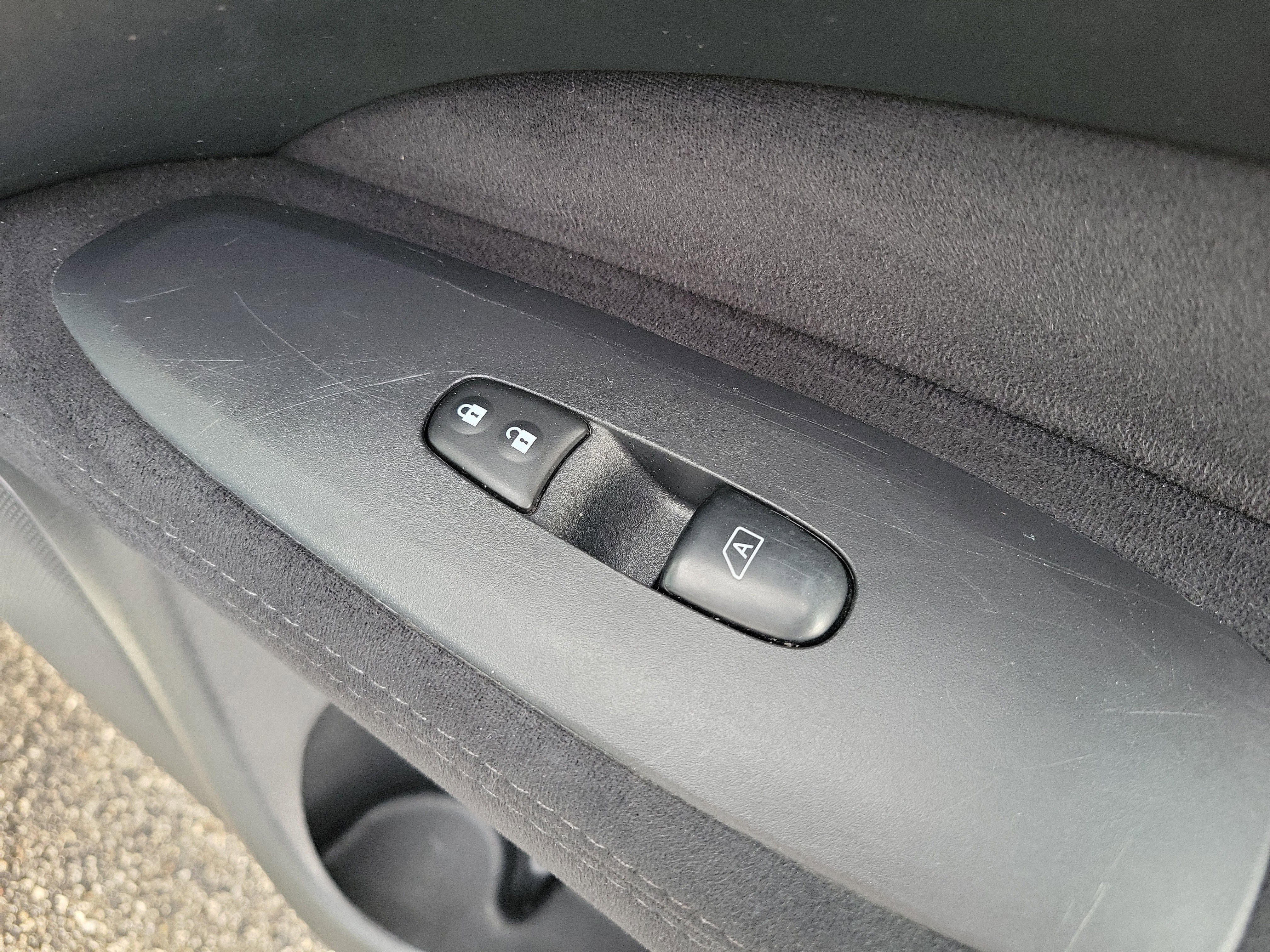 Used 2013 Nissan Pathfinder SV image 11