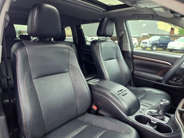 Used 2016 Toyota Highlander Limited Platinum image 28