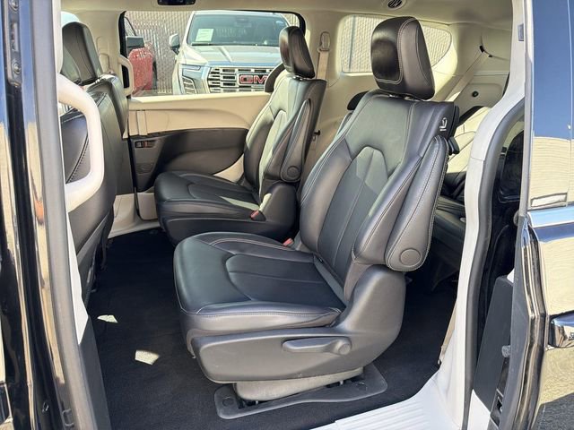Used 2024 Chrysler Pacifica Limited FWD image 24