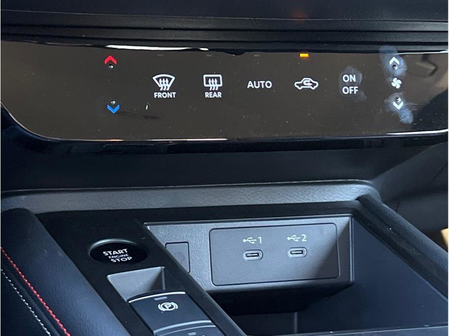 New 2025 Nissan Kicks SR FWD image 16