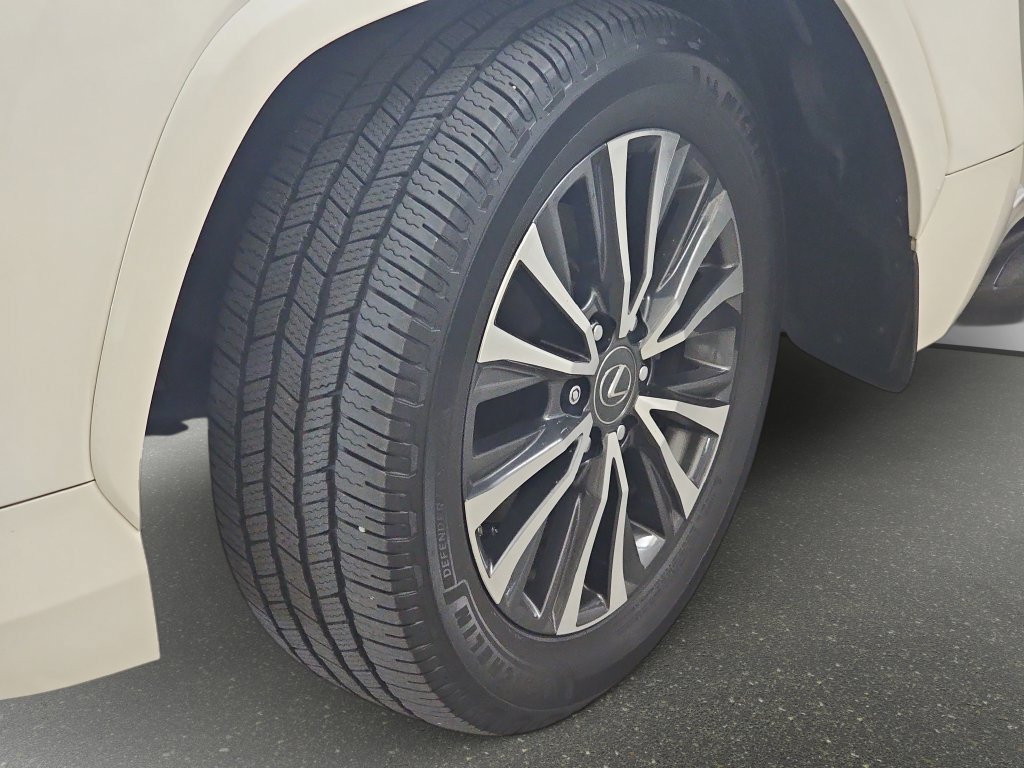 Used 2022 Lexus LX 600 4WD w/ Appearance Package image 36
