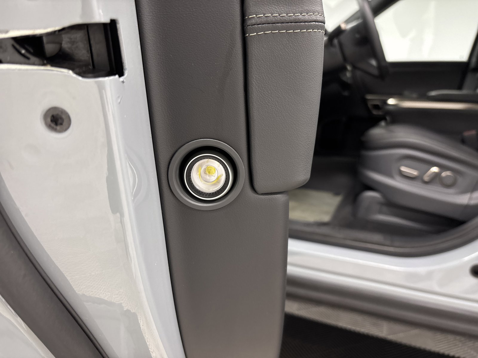 Used 2022 Rivian R1S Launch Edition image 32