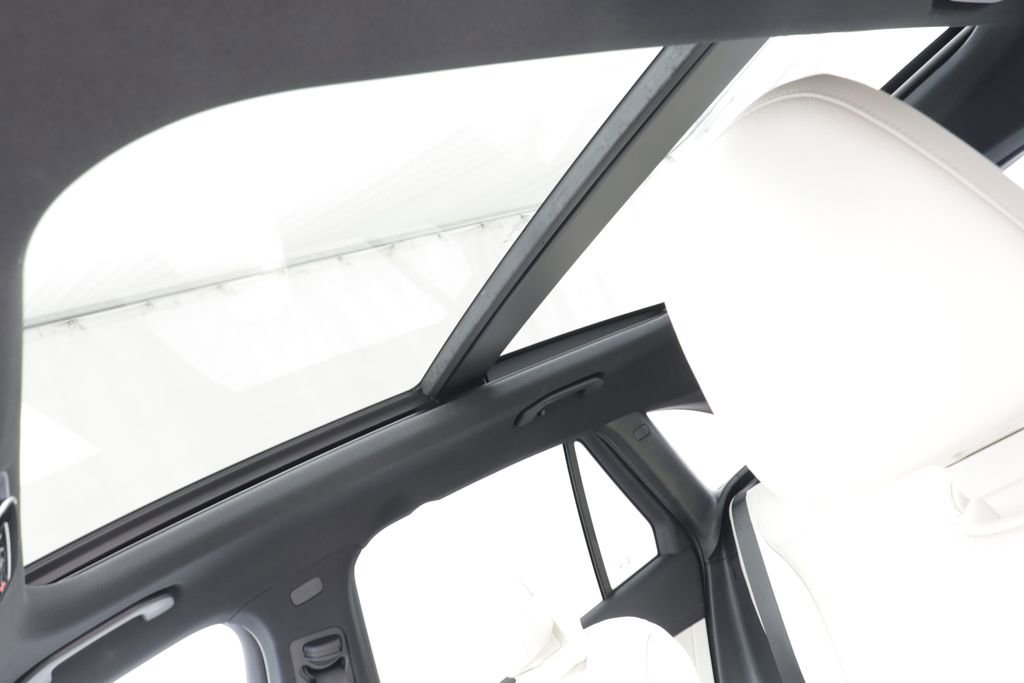 Used 2024 Mercedes-Benz GLC 300 4MATIC image 13
