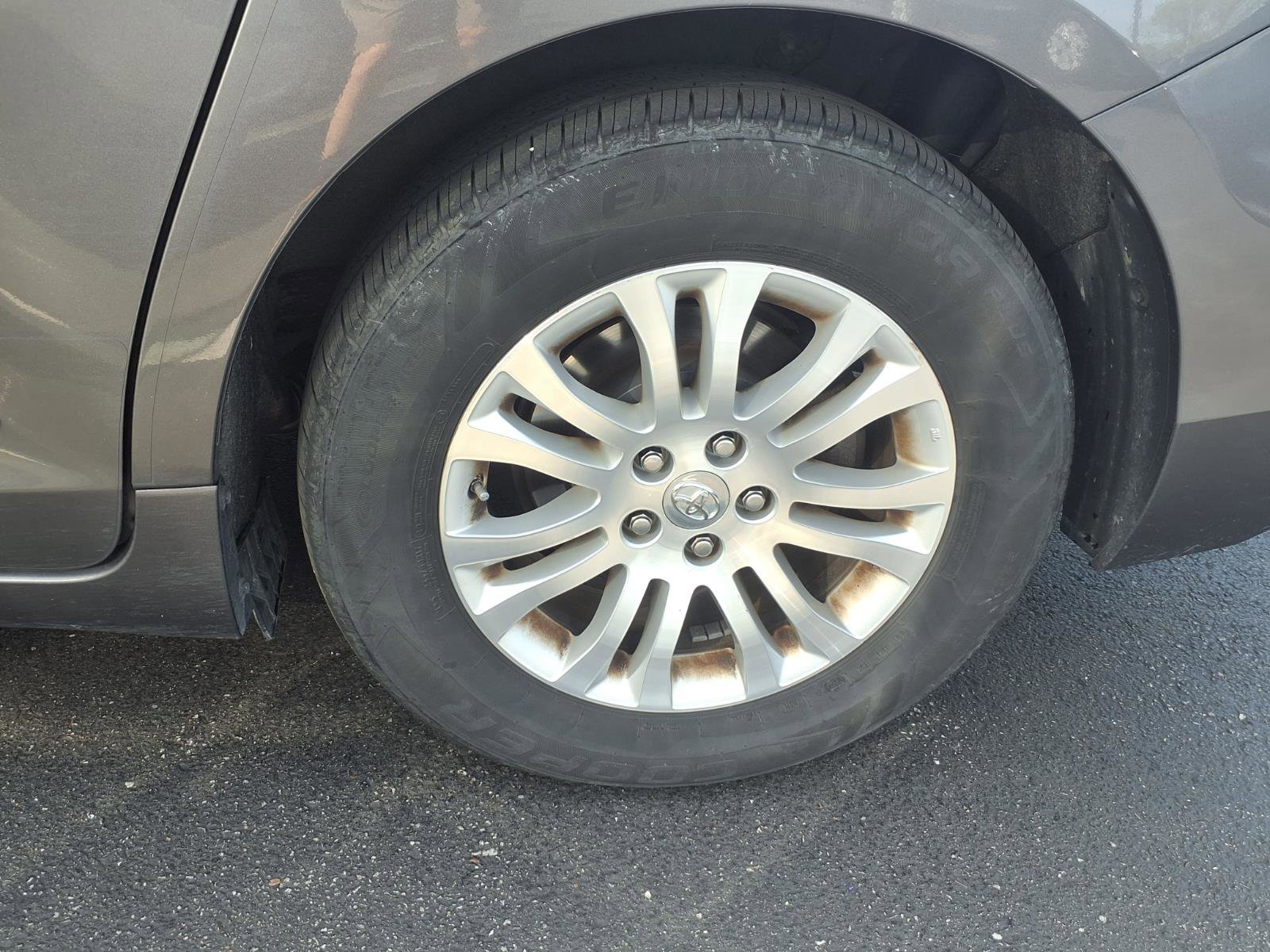 Used 2017 Toyota Sienna XLE Premium FWD image 18