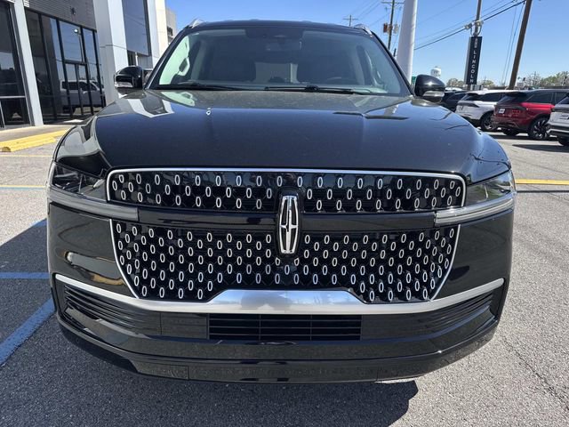 New 2026 Lincoln Navigator L Premier image 2