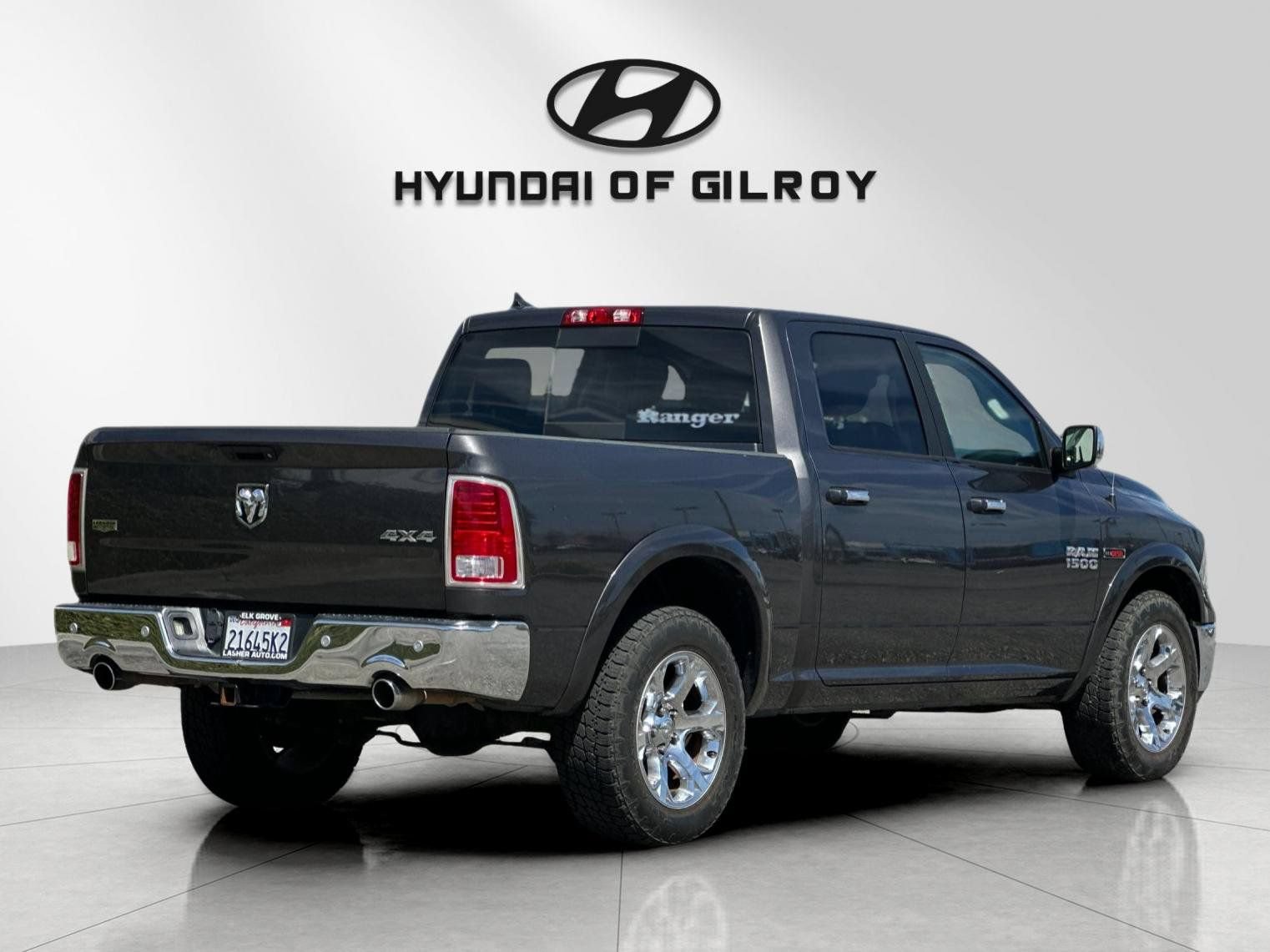 Used 2017 RAM 1500 Laramie w/ Convenience Group AWD/4WD image 5