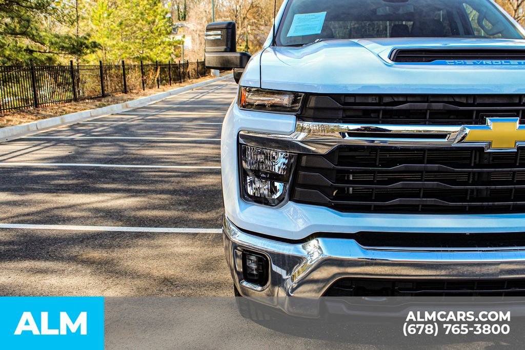 Used 2025 Chevrolet Silverado 2500 LT w/ Convenience Package AWD/4WD image 12
