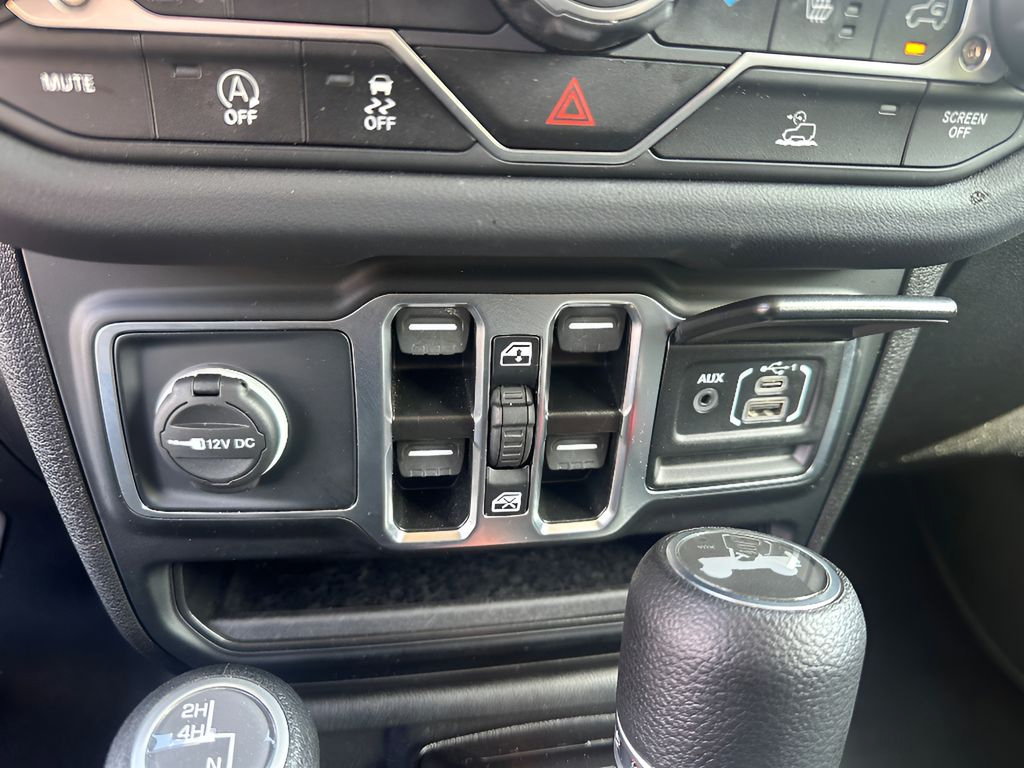 Used 2025 Jeep Wrangler Unlimited Sahara AWD/4WD image 23
