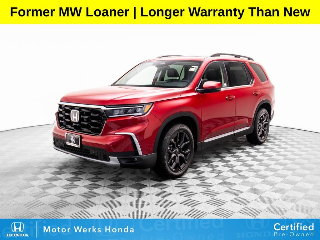 Used 2025 Honda Pilot Touring image 1